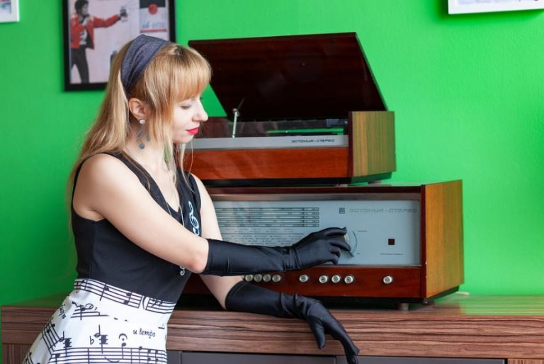 Top 10 Radio Stations in the UK I Do Business