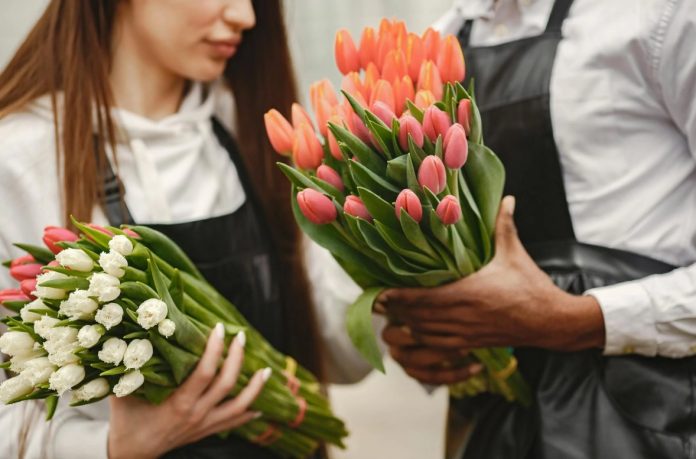 How Color Combinations Shape the Mood in Bouquets How Color Combinations Shape the Mood in Bouquets