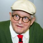 How Do Personal Relationships Influence David Hockney’s Portraits