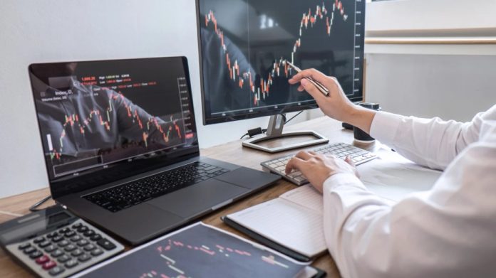 How CFD Trading Can Complement Your Investment Portfolio in the UK How CFD Trading Can Complement Your Investment Portfolio in the UK